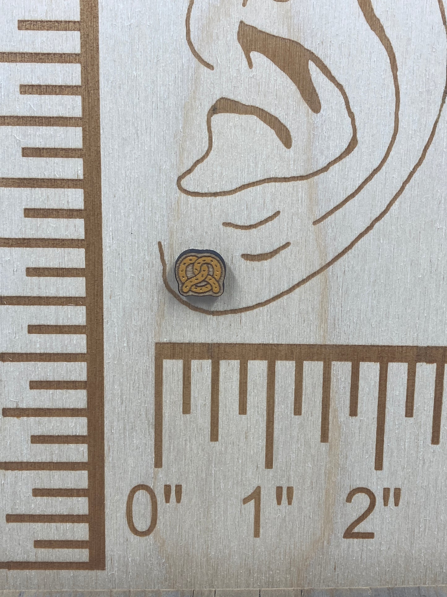 Pretzel Stud