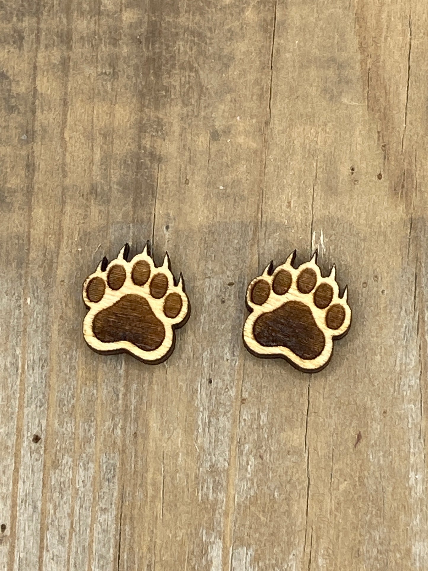 Engraved Paw Stud