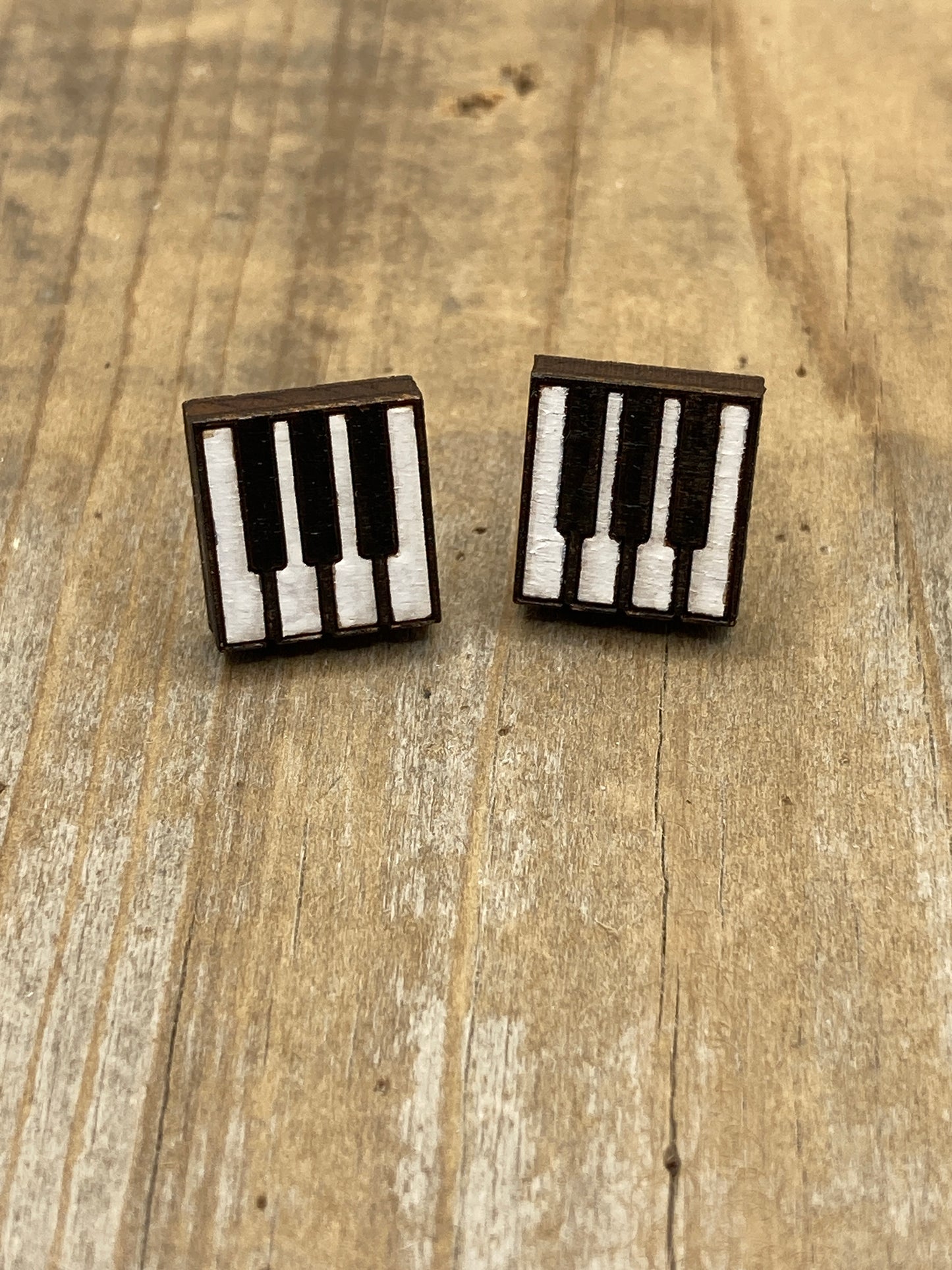 Piano Keys Stud