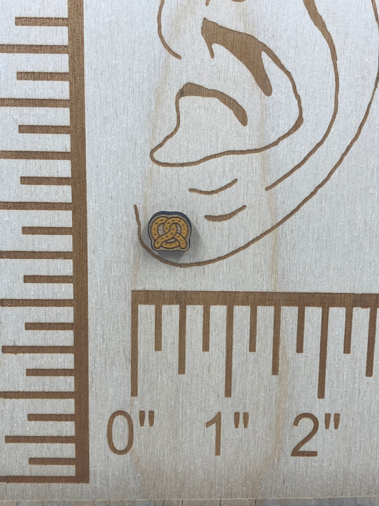 Pretzel Stud
